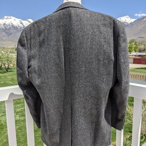 Wool suitcoat size 46 regular recently dry cleaned